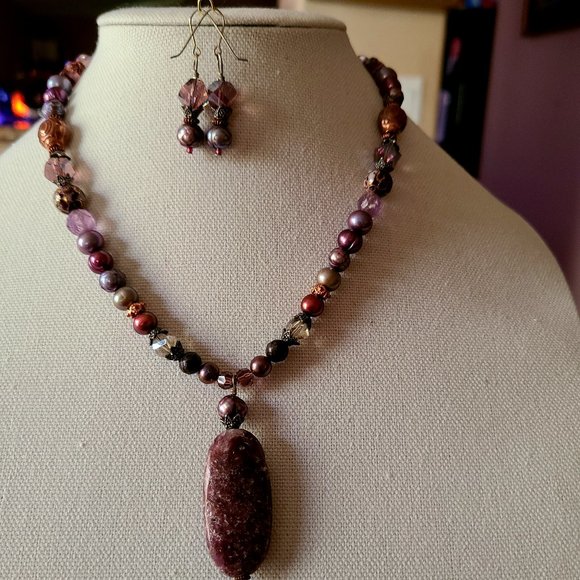 Lepidolite & Fresh Water Pearls - Picture 2 of 13
